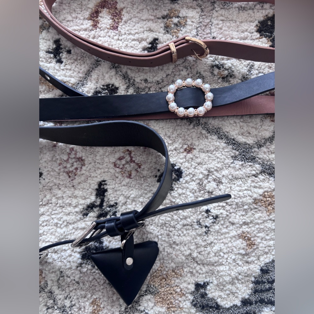 Assorted belts - Picture 2 of 5